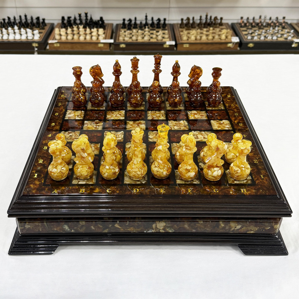 Шахматы из янтаря в ларце большие 47 см фото 1 &mdash; hichess.ru - шахматы, нарды, настольные игры