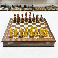 Шахматы в ларце из ореха с янтарными фигурами &mdash; hichess.ru - шахматы, нарды, настольные игры