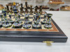 Шахматы Каллиграфия моренный дуб средние фото 2 — hichess.ru - шахматы, нарды, настольные игры