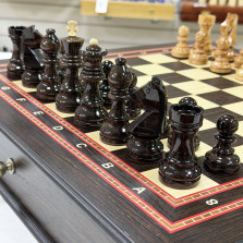 Шахматы в ларце с выдвижными ящиками из дерева венге и карельской березы Стаунтон люкс &mdash; hichess.ru - шахматы, нарды, настольные игры