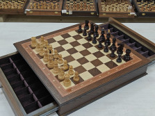 Шахматы подарочные из мореного дуба Антик в ларце с фигурами карельская береза Люкс — hichess.ru - шахматы, нарды, настольные игры