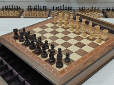 Шахматы подарочные из американского ореха в ларце с фигурами карельская береза Люкс — hichess.ru - шахматы, нарды, настольные игры