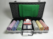 Набор для покера NUTS на 300 фишек с пластиковыми картами — hichess.ru - шахматы, нарды, настольные игры