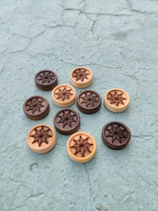 Фишки для нард и шашек резных ручной работы Звезда, 26 мм., с бархатной подложкой — hichess.ru - шахматы, нарды, настольные игры