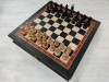 Шахматы на подарочной доске Люкс из мореного дуба и ясеня с утяжеленными фигурами из бука 45 на 45 см фото 1 — hichess.ru - шахматы, нарды, настольные игры