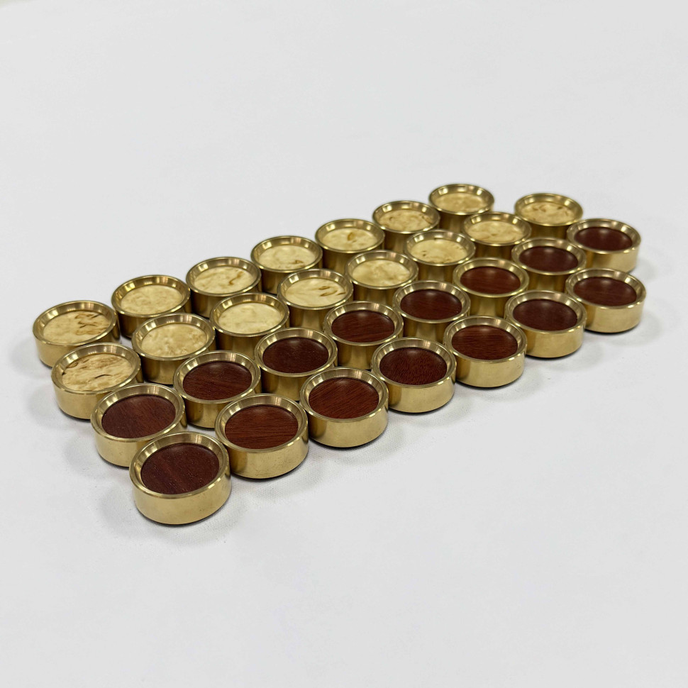 Фишки для нард и шашек эксклюзивные латунные карельская береза/красное дерево 28 мм фото 1 &mdash; hichess.ru - шахматы, нарды, настольные игры