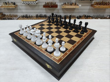 Шахматы подарочные в ларце Венге с фигурами Итальянский дизайн черно-белые — hichess.ru - шахматы, нарды, настольные игры