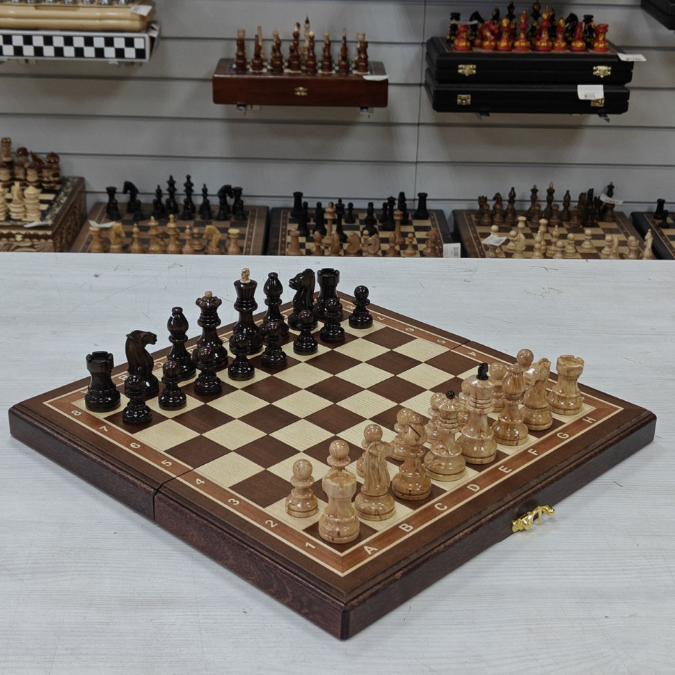 Шахматы подарочные ручной работы Махагон с фигурами из карельской березы фото 1 — hichess.ru - шахматы, нарды, настольные игры