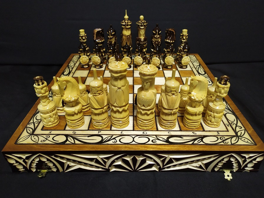 Шахматы резные Немцы складные средние фото 1 — hichess.ru - шахматы, нарды, настольные игры