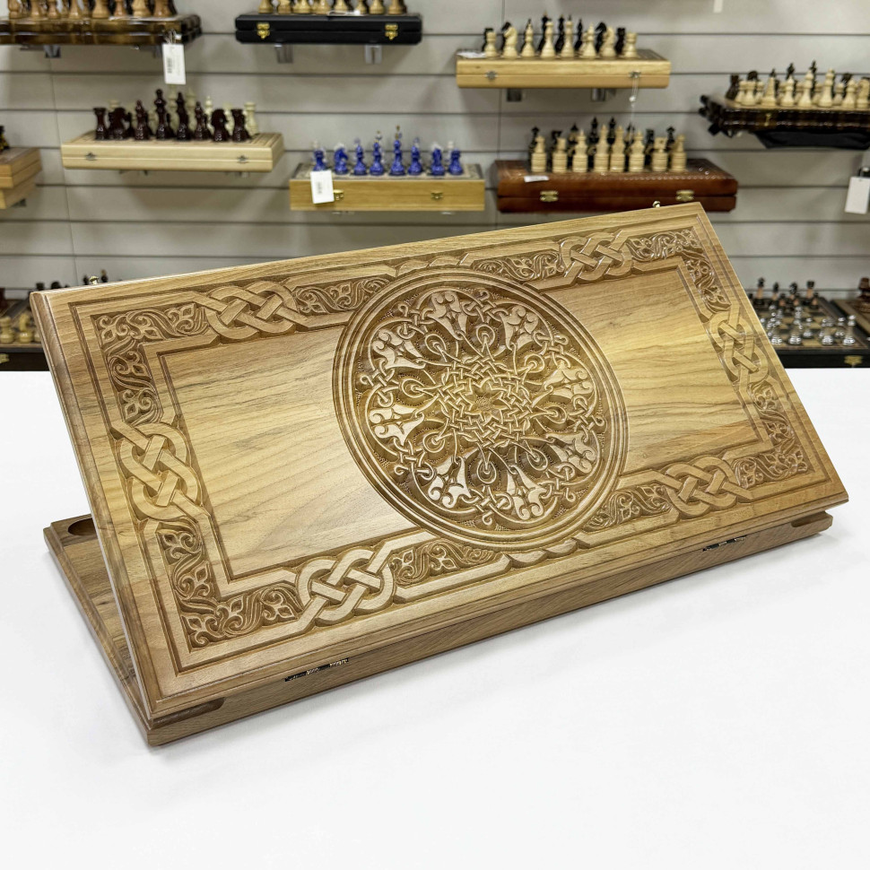 Нарды резные из массива ореха Орнамент 60 см с чехлом фото 1 &mdash; hichess.ru - шахматы, нарды, настольные игры