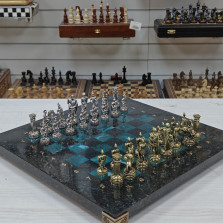 Шахматы каменные изумрудный змеевик Римские воины 28см — hichess.ru - шахматы, нарды, настольные игры