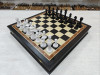 Шахматы подарочные в ларце из мореного дуба с фигурами Итальянский дизайн черно-белые фото 2 — hichess.ru - шахматы, нарды, настольные игры