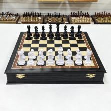 Шахматы подарочные в ларце из мореного дуба с фигурами Итальянский дизайн черно-белые — hichess.ru - шахматы, нарды, настольные игры