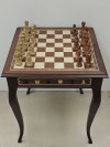 Шахматный стол из красного дерева подарочный с композитными фигурами фото 1 — hichess.ru - шахматы, нарды, настольные игры