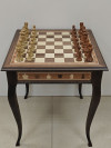 Шахматный стол подарочный из американского ореха с фигурами из композита фото 1 — hichess.ru - шахматы, нарды, настольные игры