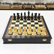 Шахматы деревянные в подарочном ларце из мореного дуба с утяжеленными фигурами из самшита Гамбит — hichess.ru - шахматы, нарды, настольные игры