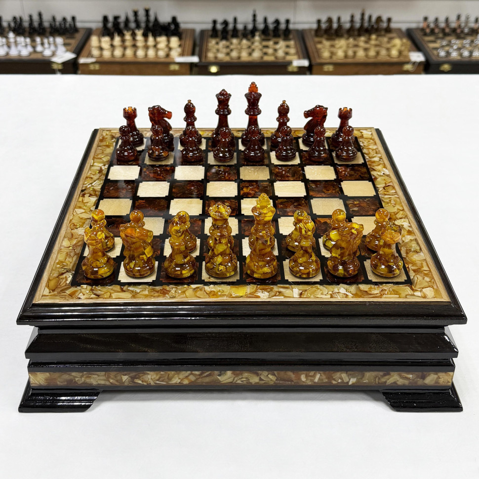 Шахматы из янтаря и ясеня в ларце малые подарочные 34 см фото 1 &mdash; hichess.ru - шахматы, нарды, настольные игры